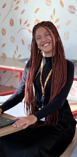 Mulher com um computador